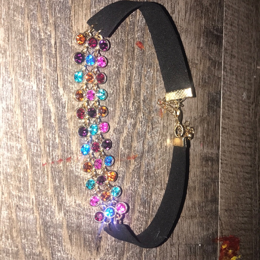 Chocker necklace.